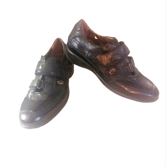 LIONELLE Black Leather Sneaker Comfort Shoes US size 5 Like New - Picture 1 of 11